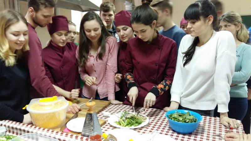 Гості Сумського коледжу харчової промисловості НУХТ продовжують давати майстер-класи студентам