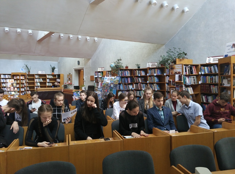 Зустріч завідувача Підготовчого відділення НУХТ зі школярами у Національній бібліотеці України для дітей
