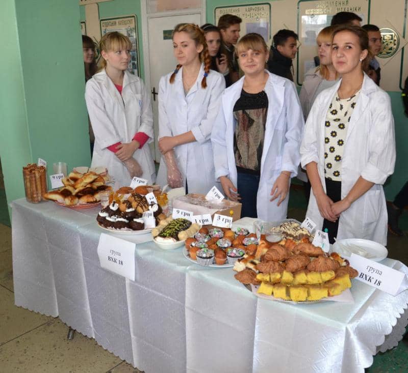 Святковий ярмарок у Смілянському коледжі харчових технологій НУХТ