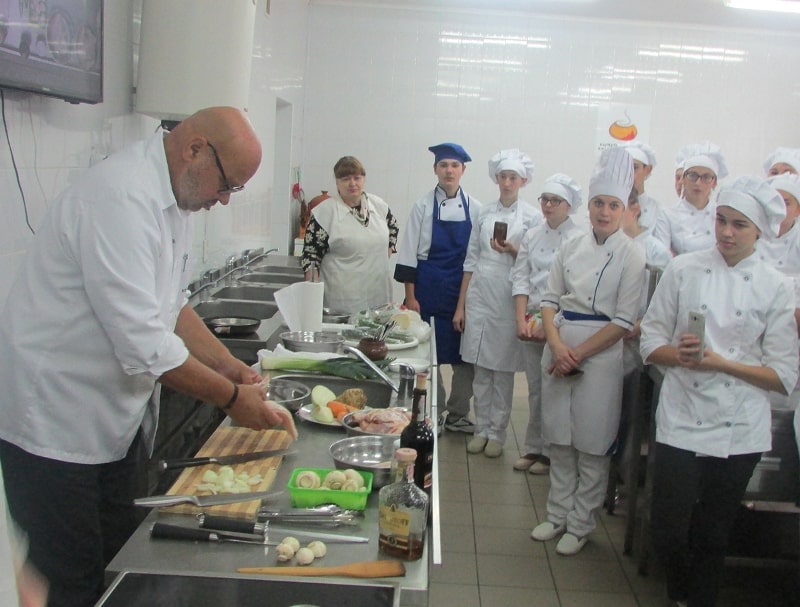 Німецький фахівець поділився досвідом зі студентами та викладачами Івано-Франківського коледжу ресторанного сервісу і туризму НУХТ
