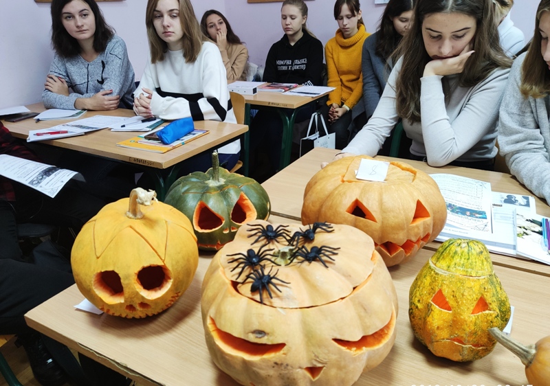 Найкращий гарбузяний символ Halloween визначили на кафедрі іноземних мов професійного спрямування