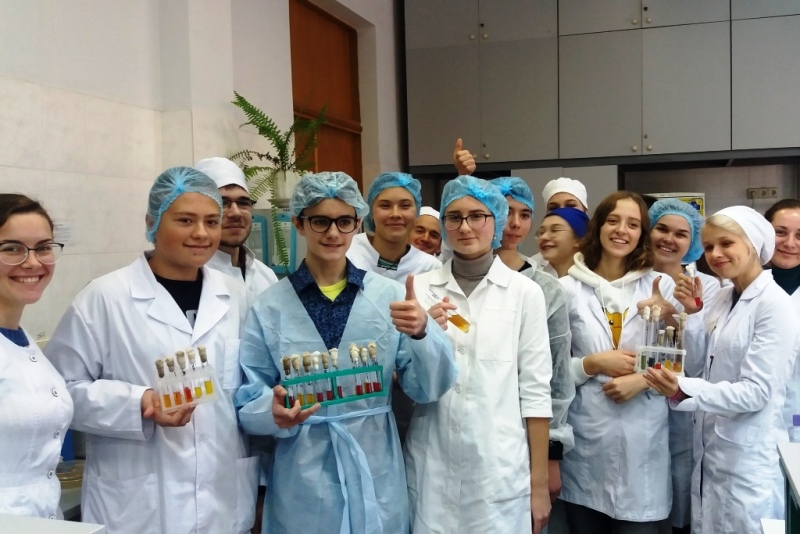 Студентами на один день стали київські школярі, побувавши на Дні гостинності кафедри біотехнології і мікробіології