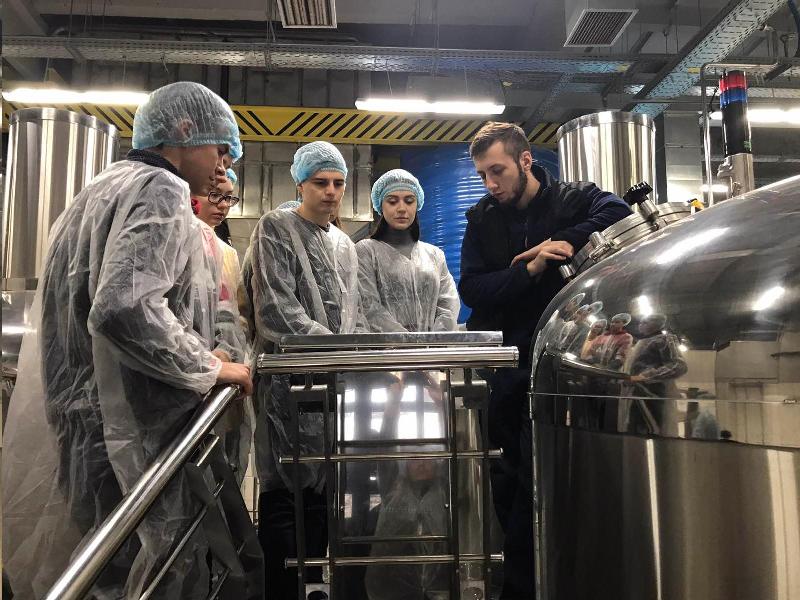 Усі технологічні процеси і дегустація – студенти Навчально-наукового інституту харчових технологій НУХТ відвідали міні-пивоварню
