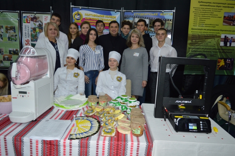 На нагальні питання школярів відповіли викладачі й студенти Полтавського коледжу  харчових технологій НУХТ