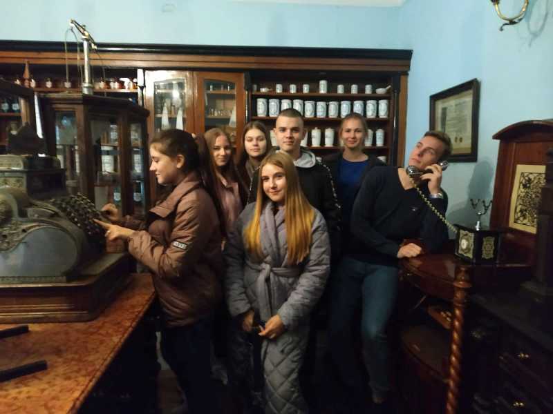 Студенти-хімтехнологи другого курсу відвідали перший приватний фармацевтичний заклад у Києві