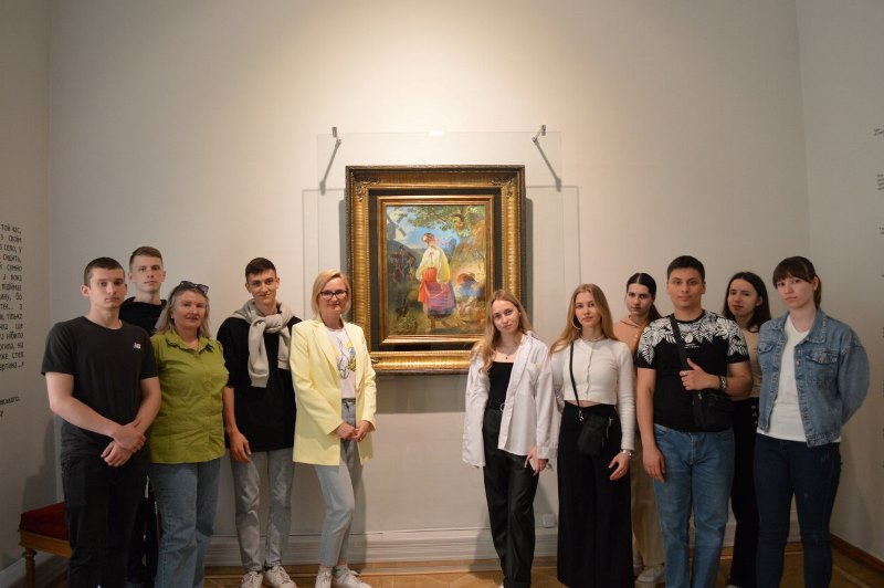 Першокурсники у Національному музеї Тараса Шевченка