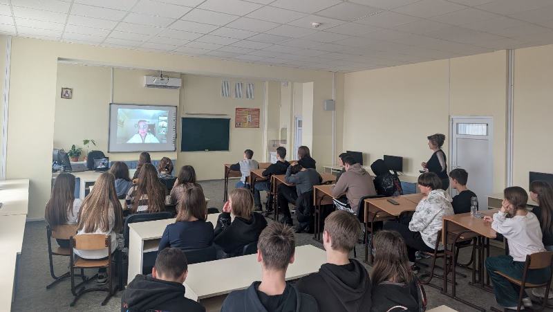 Викладач факультету автоматизації і комп’ютерних систем розповів про автоматизацію ліцеїстам Львівщини