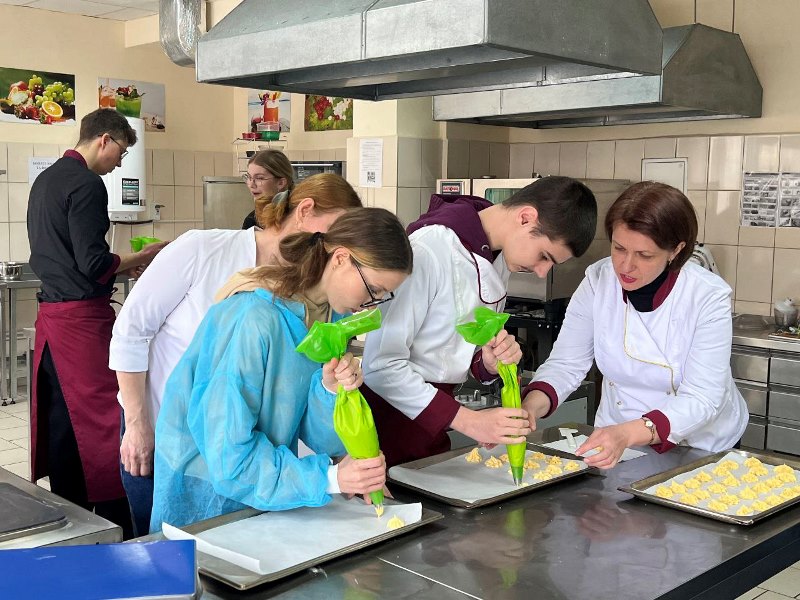 Гостьовий майстер-клас від шеф-кондитерки до Дня гостинності кафедри готельно-ресторанної справи