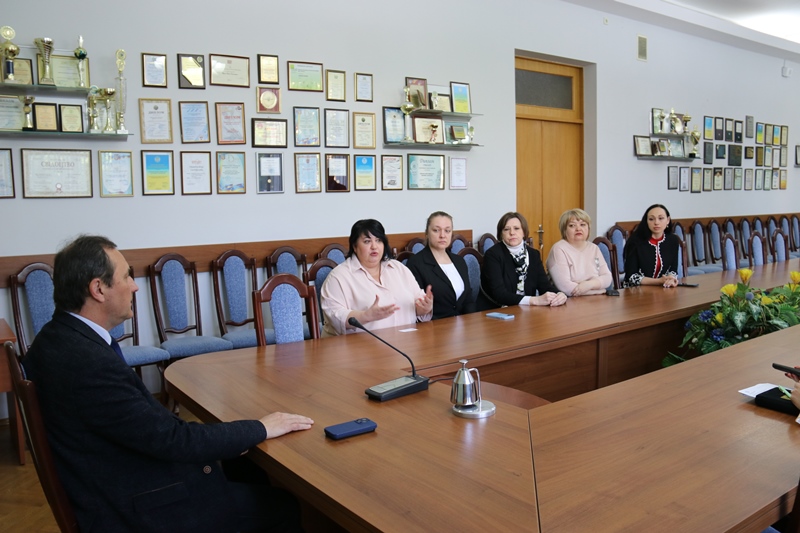 Пліч о пліч до світлого майбутнього