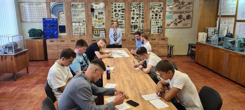 Першачки кафедри мехатроніки та пакувальної техніки занурилися у навчання