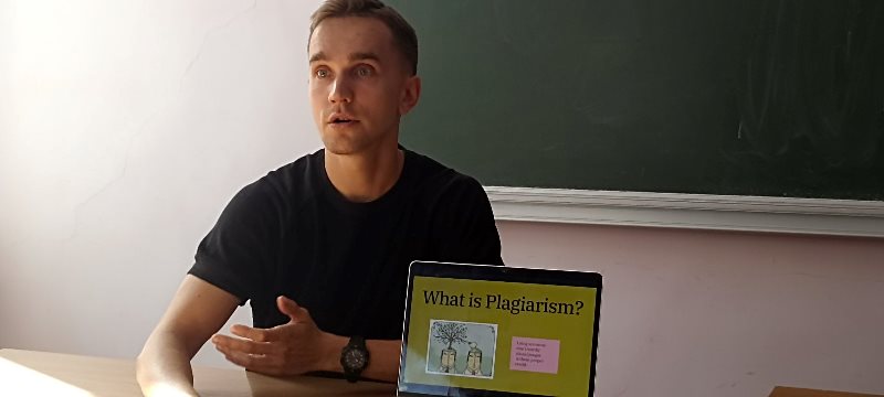 Академічна доброчесність у НУХТ через творчі англомовні постери