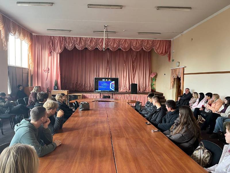 Про детектива, який не хоче працювати у поліції…