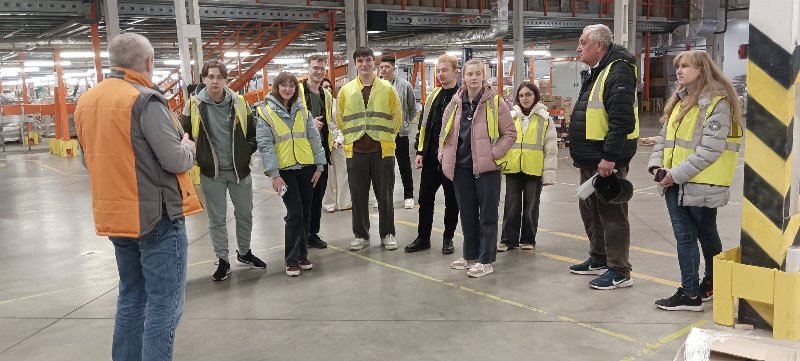 Третьокурсники вчать логістику з фахівцями галузі