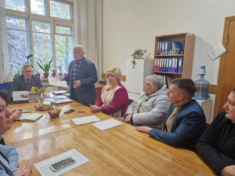 Від важливого – до приємного: відбулося засідання профкому