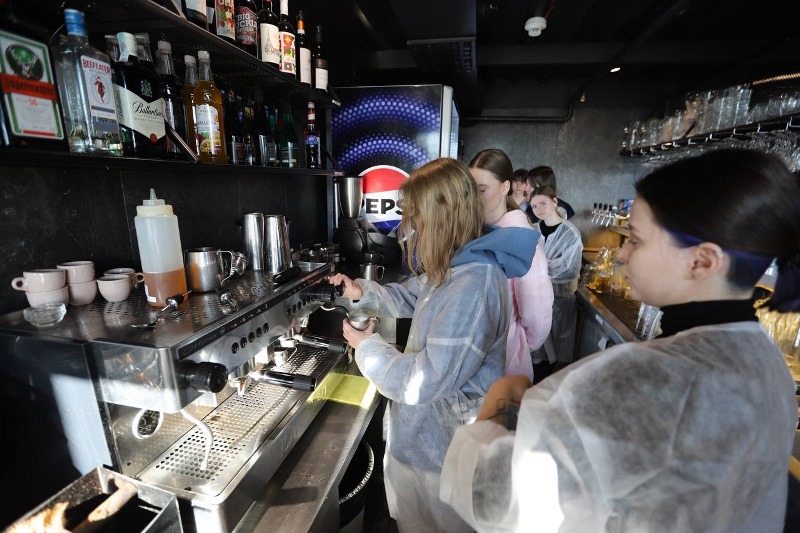 Практико-орієнтоване заняття: досвід студентів НУХТ у ресторанному комплексі «Євразія»