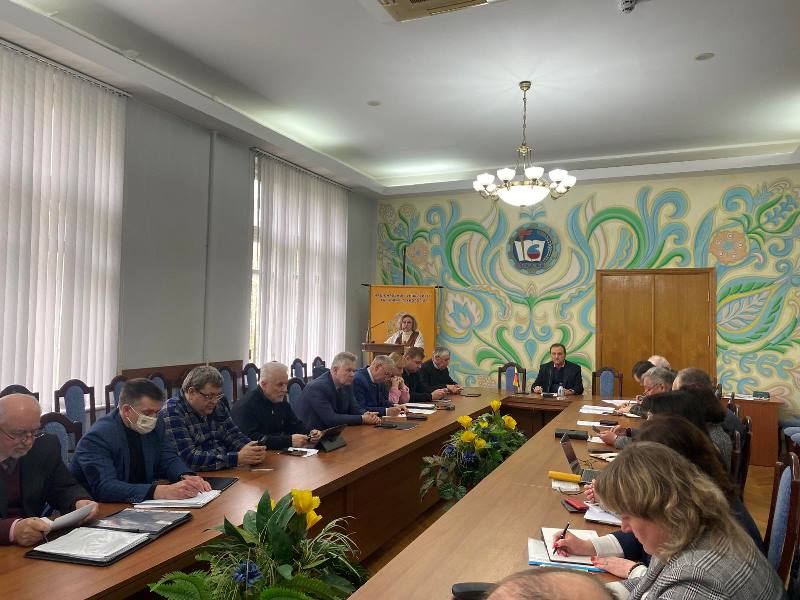 Ґрунтовні аналізи й стратегічні плани на квітневому засіданні вченої ради