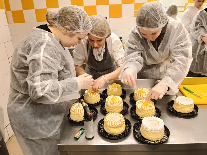 Лабораторна робота у кондитерському цеху
