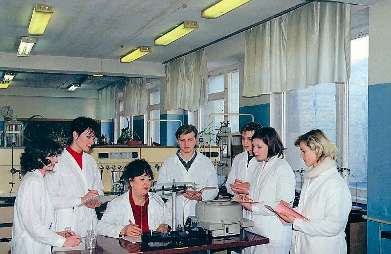 Навчальний процес на кафедрі технології молока і молочних продуктів (1990-ті роки)