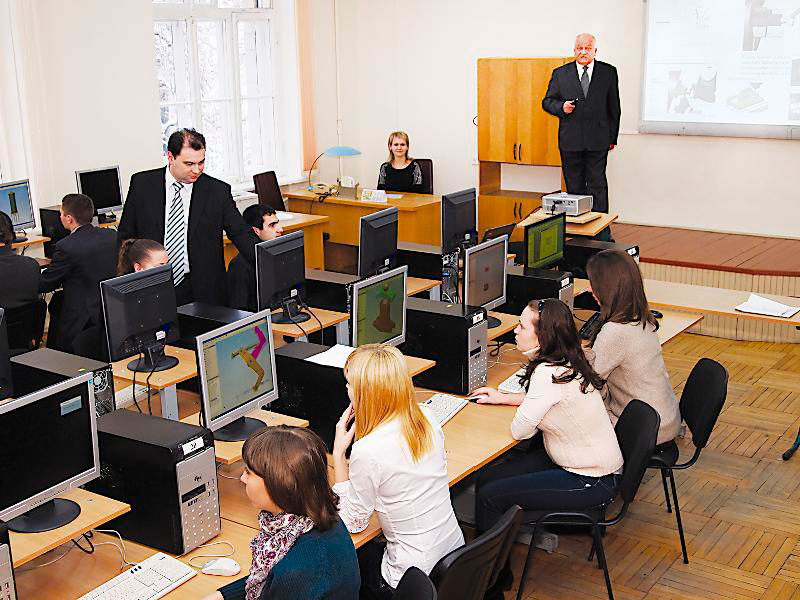 Практичне заняття на кафедрі технологічного обладнання і комп’ютерних технологій проектування (2012 р.)