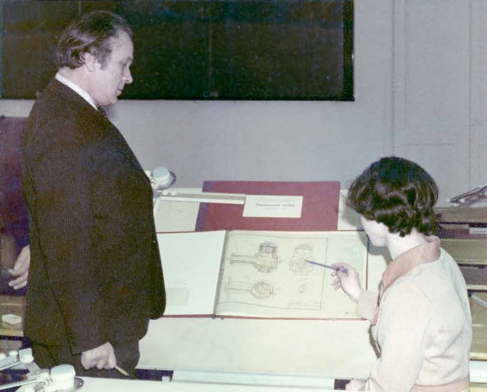 Осипішин на співбесіді по динамічних альбомах-1980