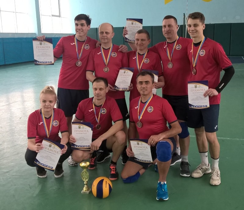 Переможний дебют професорсько-викладацького складу НУХТ у районних змаганнях із волейболу