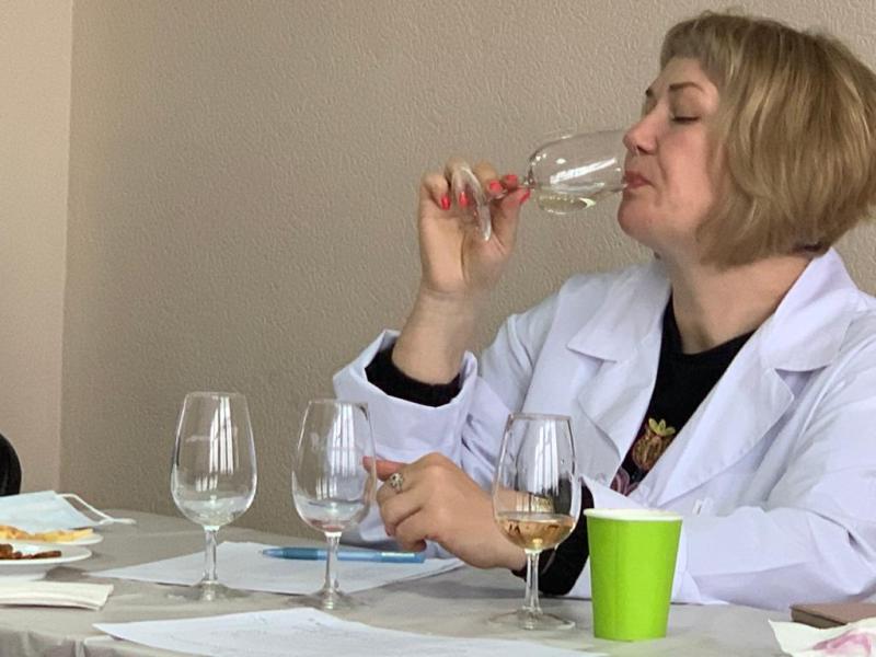 Професорка кафедри біотехнології продуктів бродіння і виноробства долучилася до визначення якості українських вин
