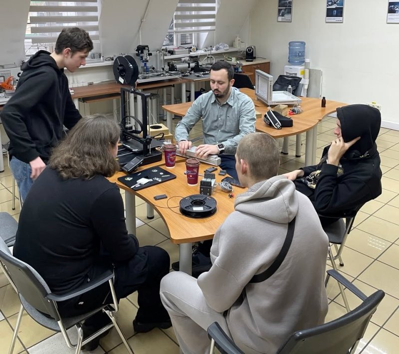 Креативність, що керує майбутнім: гурток «Робототехніка та AR-технології» відкриває нові горизонти для студентів