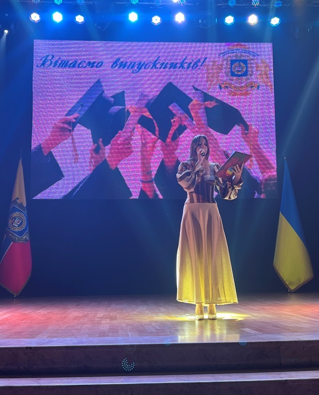 Альма матер зустрічає випускників!