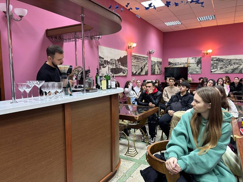 Майстер-клас із кавових коктейлів від успішного випускника, чемпіона України