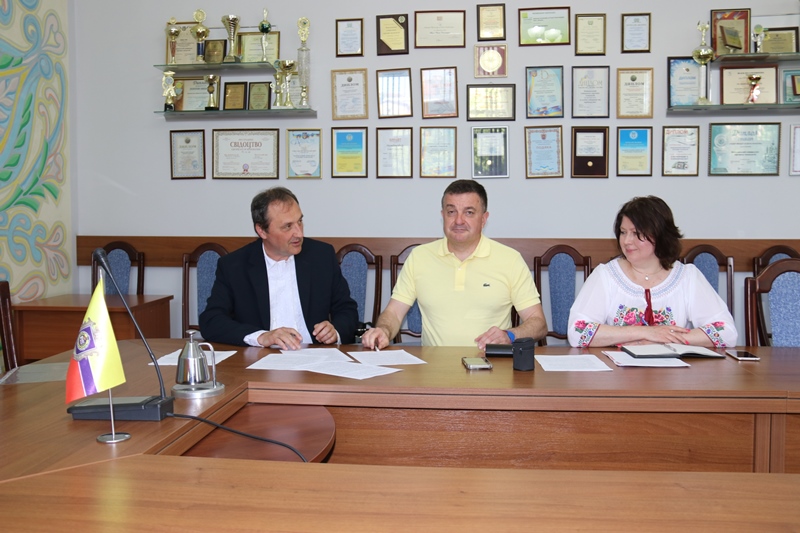 Нові горизонти для парфумерно-косметичної галузі: підписано Меморандум із Асоціацією «Парфумерія і Косметика України»